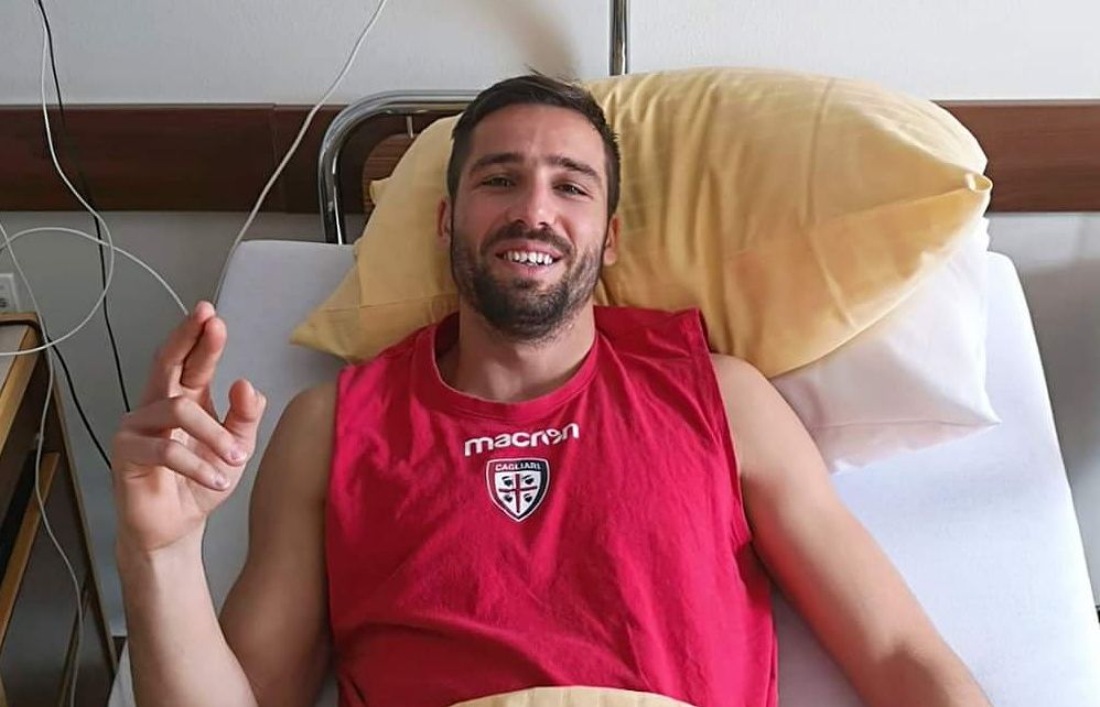 Cagliari, stagione finita per Pavoletti: sei mesi di stop per l’attaccante rossoblù