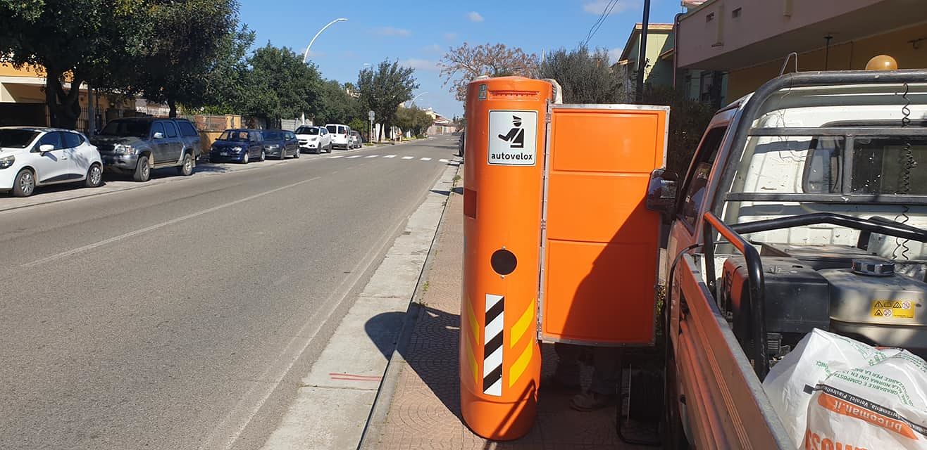 San Sperate, ecco gli autovelox mobili arancioni: “Li posizioneremo a turno nelle varie strade”