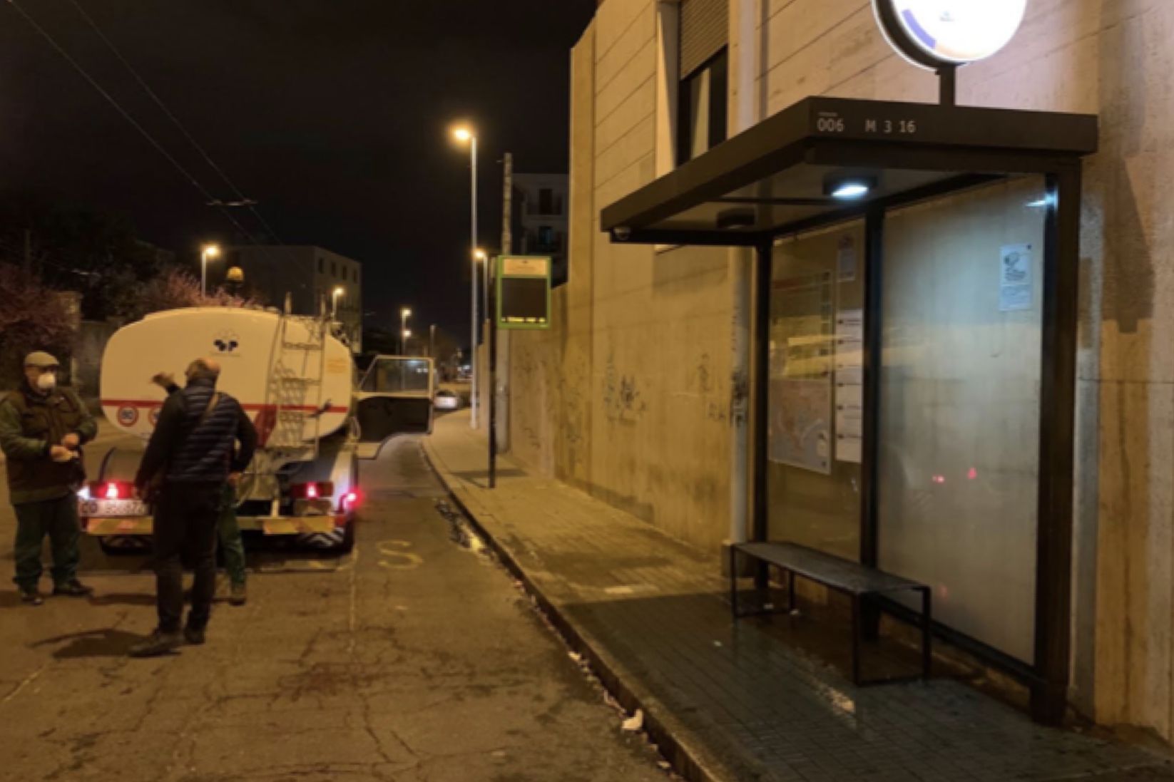 Cagliari, iniziata la sanificazione di pensiline, panchine e parchimetri