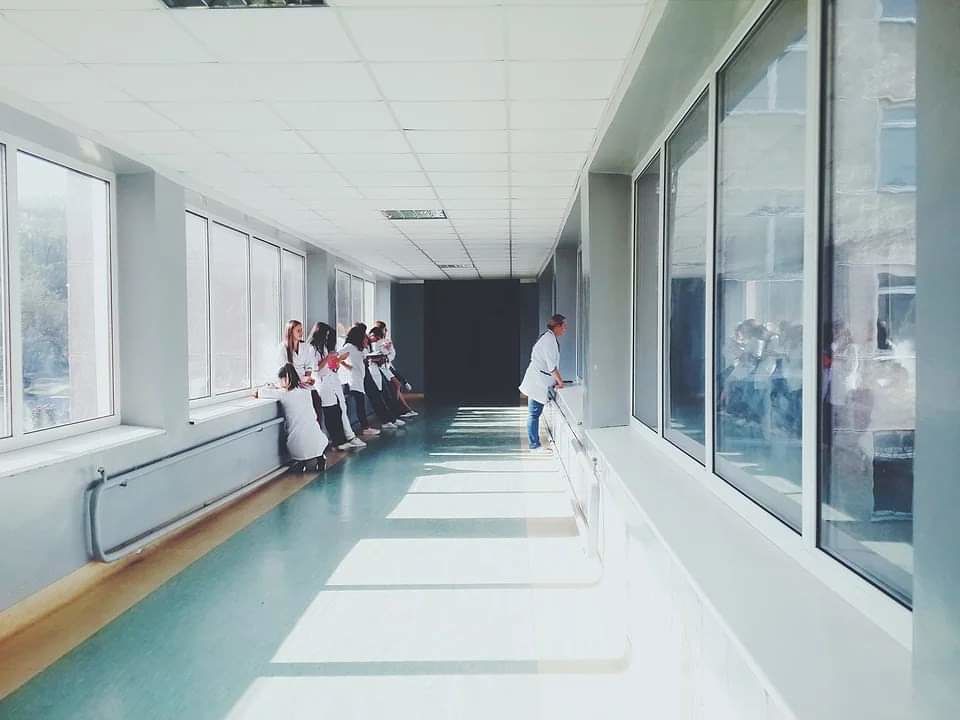 Coronavirus, nuove misure a Oristano: in ospedale visite una persona alla volta
