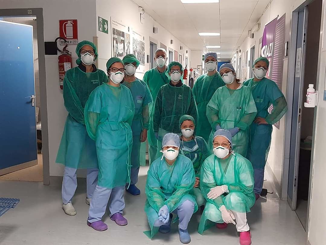 Cagliari, messaggio di speranza dall’Urologia blindata del Brotzu: “Forza guerriere, andrà tutto bene”