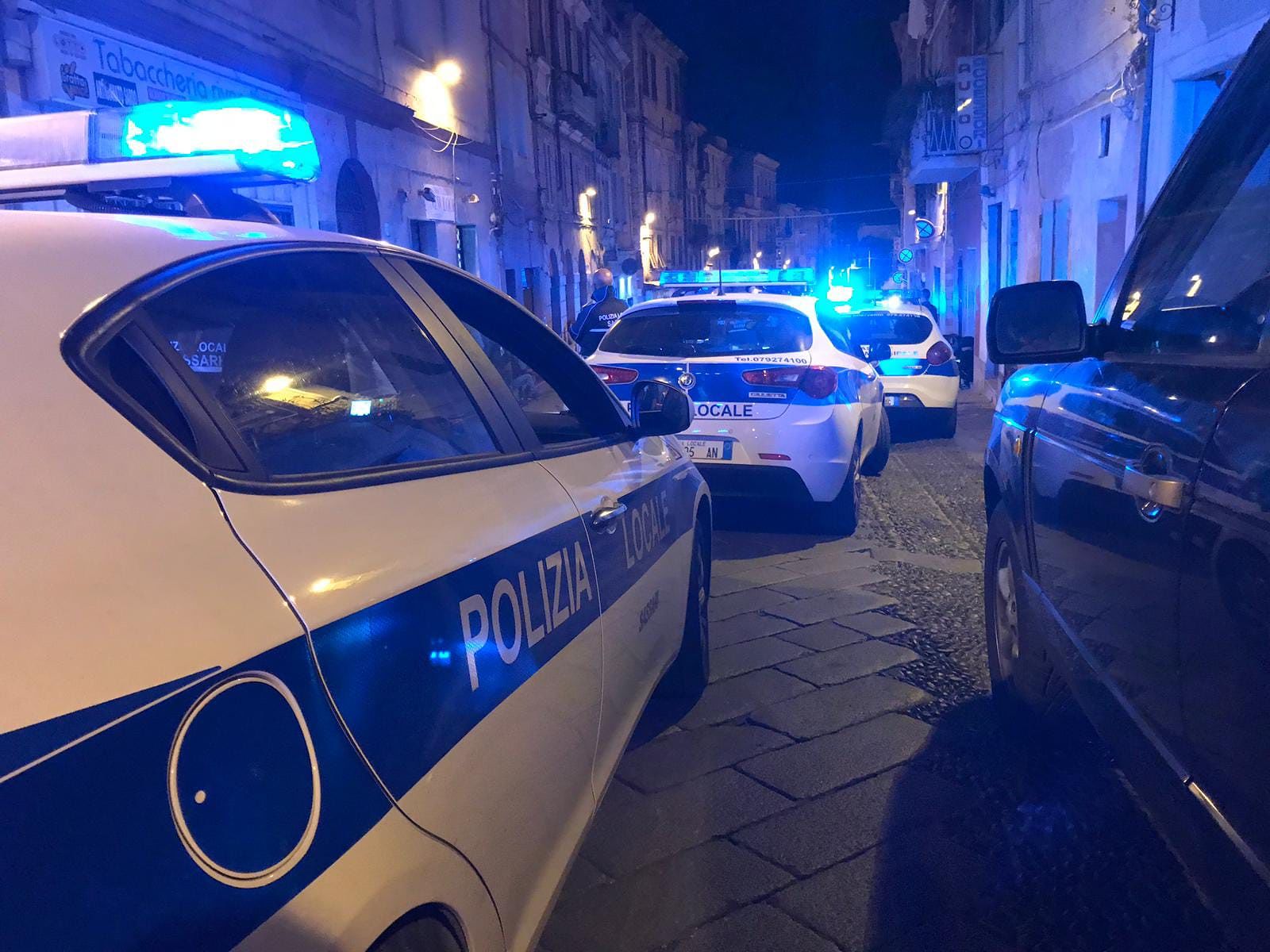 Pranzano per strada a Sassari nonostante il Coronavirus, 5 persone denunciate