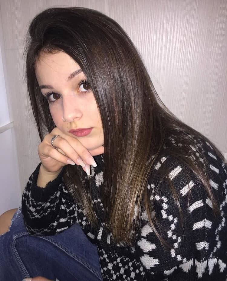 La Sardegna in lacrime per Elisa, 15 anni, morta in uno schianto in moto: “Ora balla con gli angeli, piccola stella”