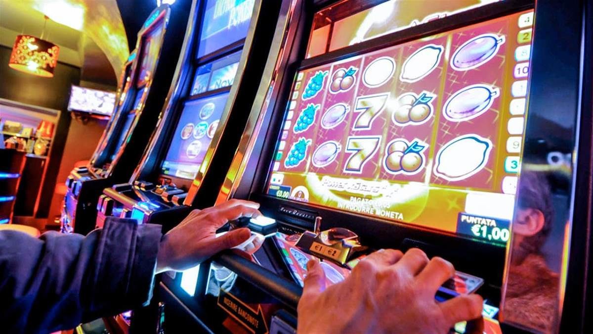 Coronavirus, ordinanza di Truzzu: stop a tutti i videopoker e alle slot machine a Cagliari