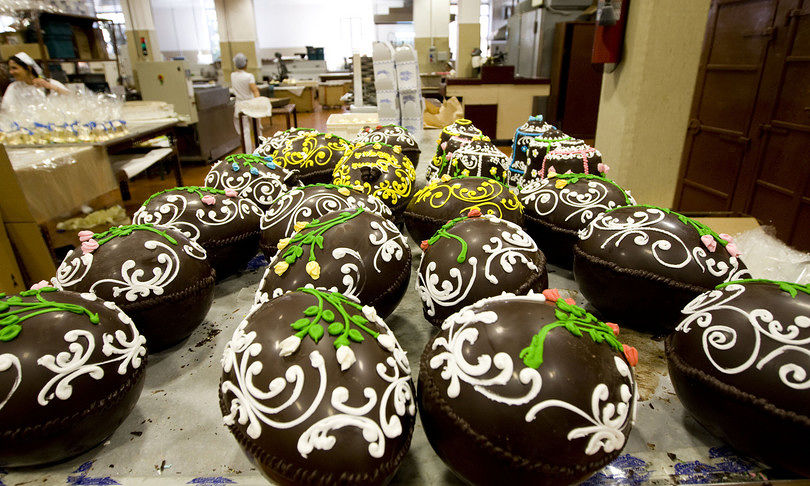 Pasqua, arriva la “stangata” su colombe e uova di cioccolata: rincari fino al 168%