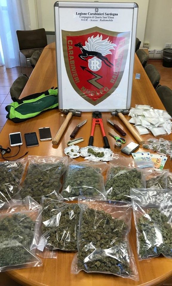 Da San Vito a Selargius con un chilo di droga, due giovani arrestati dopo un inseguimento