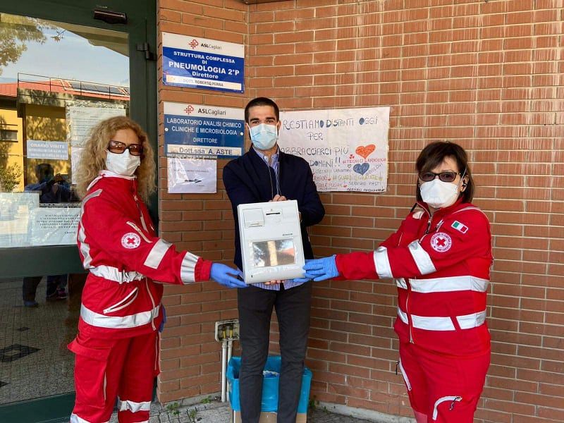 Cagliari, regalati 2 emogasalinizzatori ai medici del Ss. Trinità: tra i donatori anche Faragò
