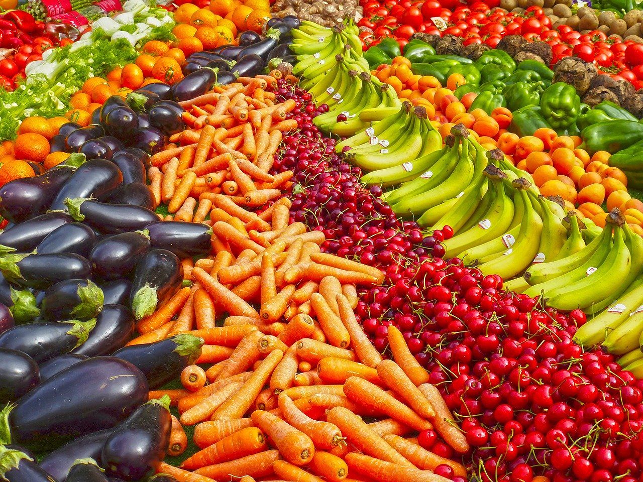 Sardegna, lo scandalo dei prezzi raddoppiati del cibo: “Frutta e verdura a peso d’oro, vergognatevi di questi aumenti”
