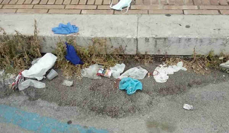 Guerra agli incivili a Selargius, maxi multa a chi getta per terra guanti e mascherine