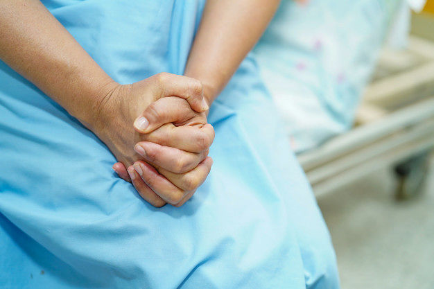 Cagliari, salvata dal trapianto chiede di vedere i figli: “Lacrime di gioia grazie al tablet”