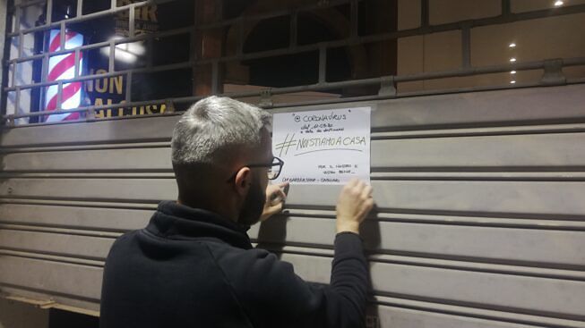 Coronavirus, sos dei Comuni italiani a Conte: “Riaprite i negozi o falliranno prima del 18 maggio”