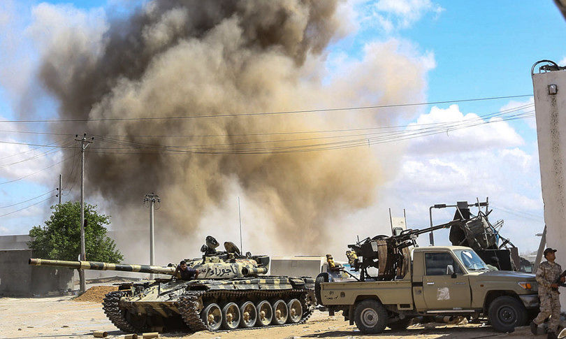 Razzi di Haftar su Tripoli, sfiorate le residenze degli ambasciatori italiani
