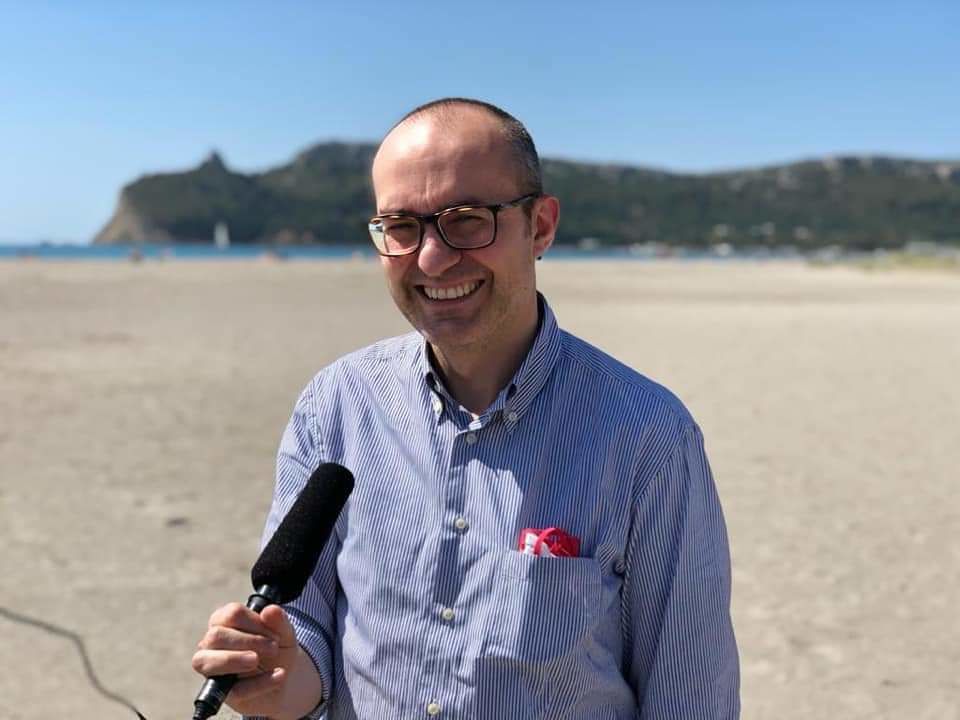 Truzzu: “Il Poetto sarà gratuito e libero per tutti, se non ci prenderemo a ombrellate…”
