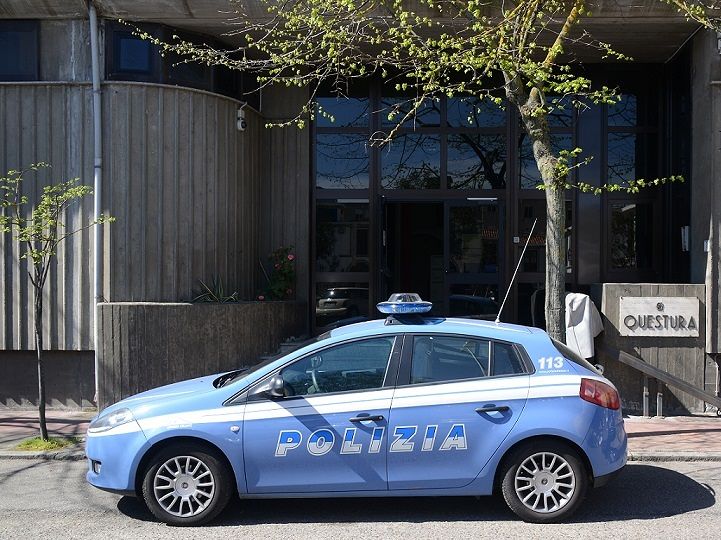 Nuoro, 4 persone armate di spranghe denunciate dalla polizia