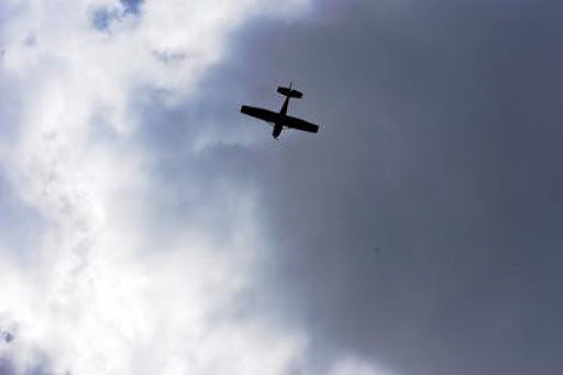 Aereo biposto cade nel Tevere: si salva il pilota, c’è un disperso