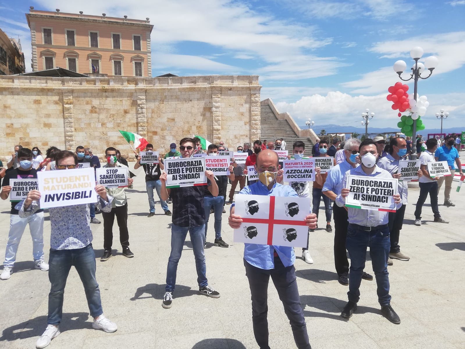 Cagliari, centrodestra al Bastione contro il Governo: “Conte, dove sono gli aiuti per i lavoratori?”