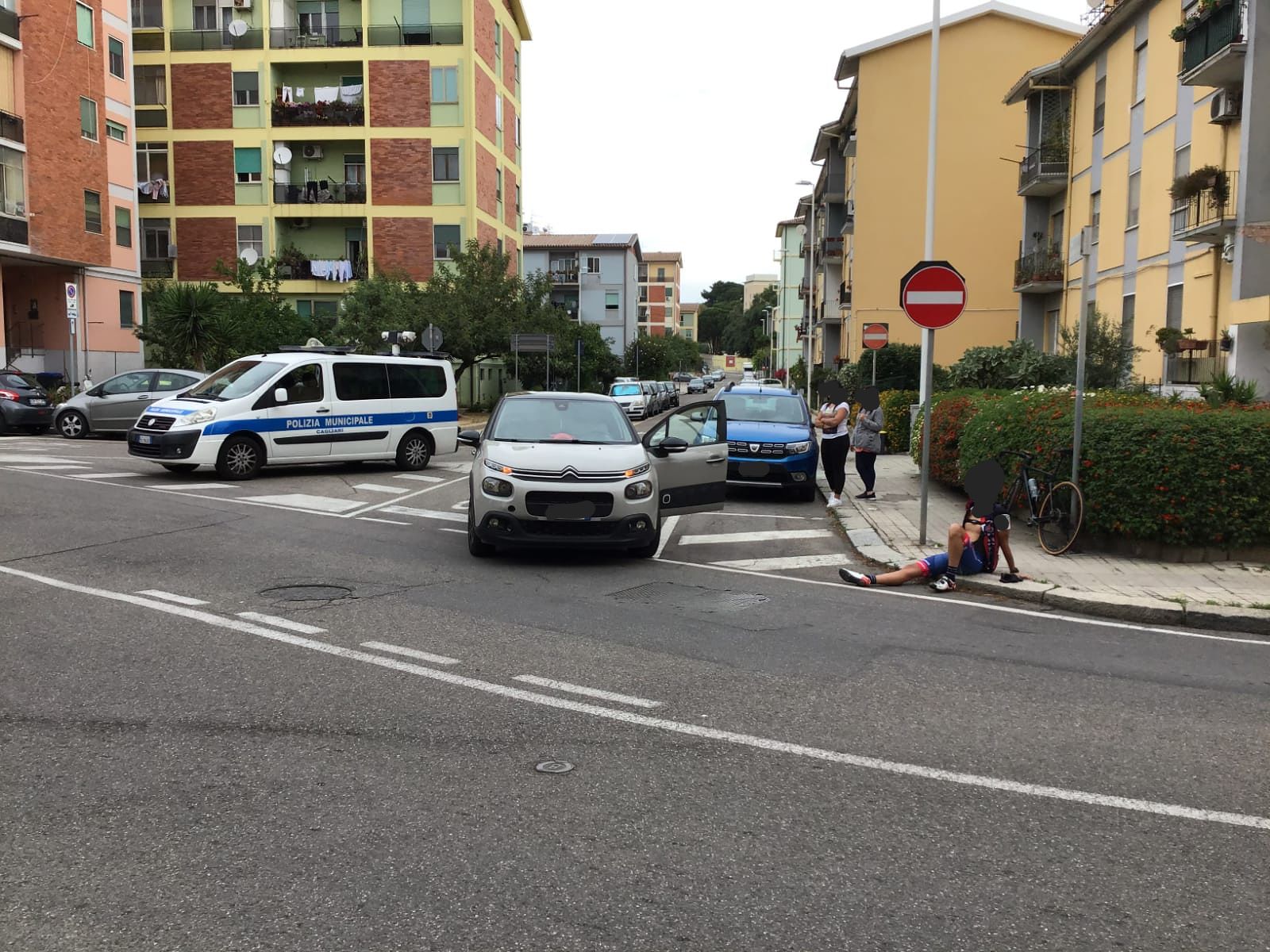 Is Mirrionis, scontro tra un’auto e una bicicletta: ciclista in ospedale
