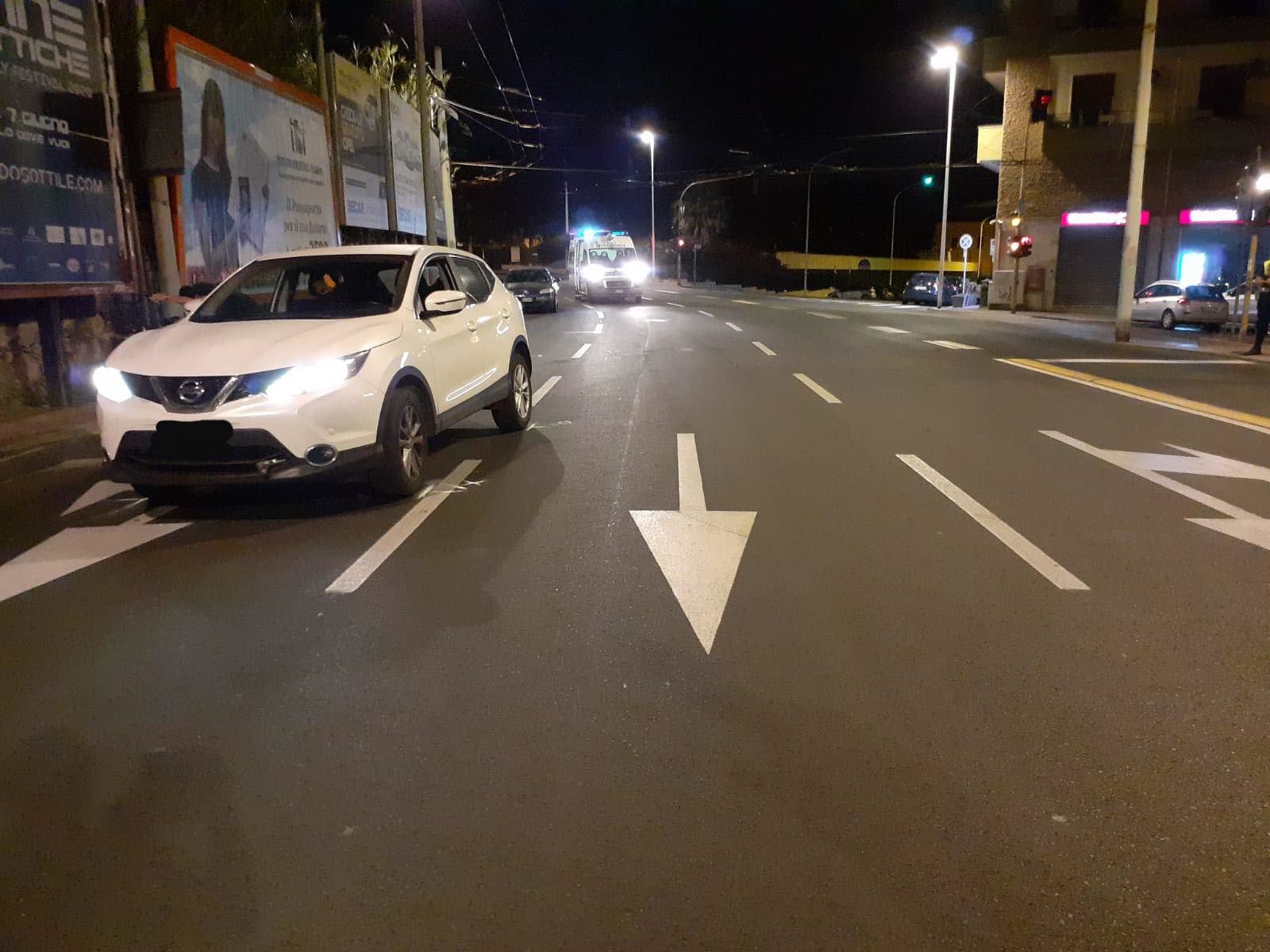 Cagliari, scontro tra un’auto e una bici in via Bacaredda: 31enne all’ospedale