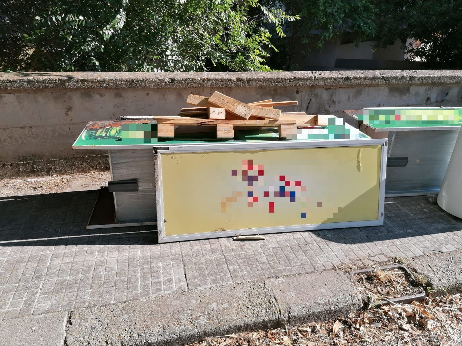 Lotta al degrado a Sassari, sanzioni per volantinaggio illecito e abbandono di ingombranti