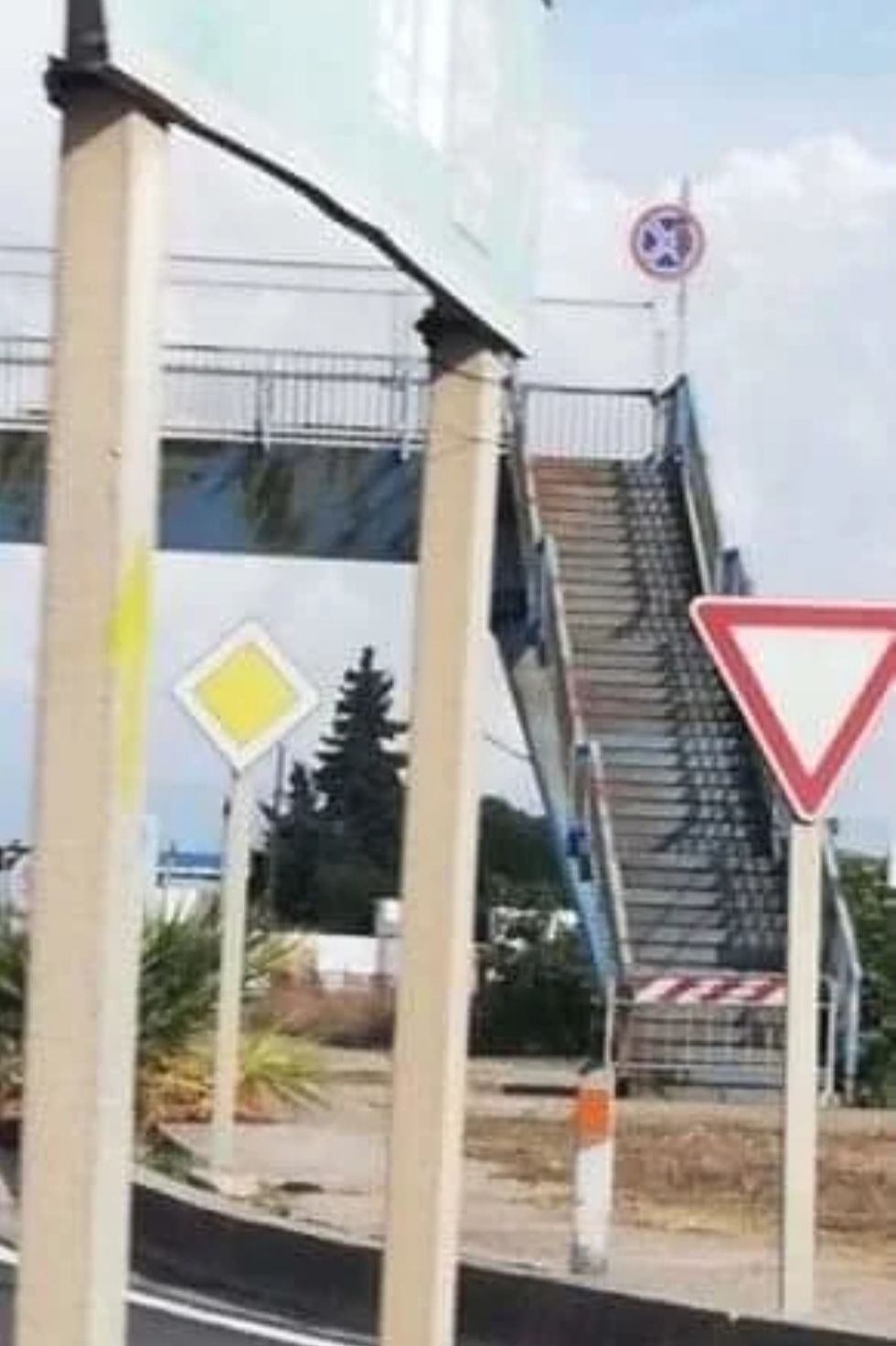 Monserrato, protesta degli abitanti del quartiere Su Tremini: “Arrivare in centro a piedi è una sfida con le auto”