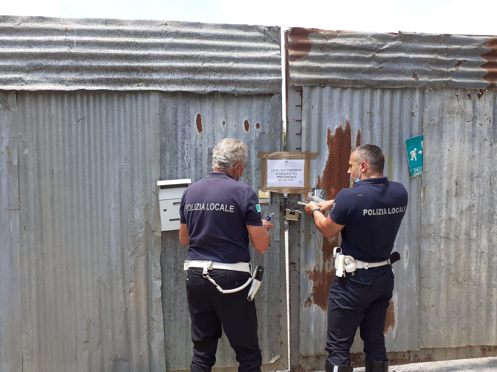Sassari, sequestrato un terreno con officina abusiva e discarica