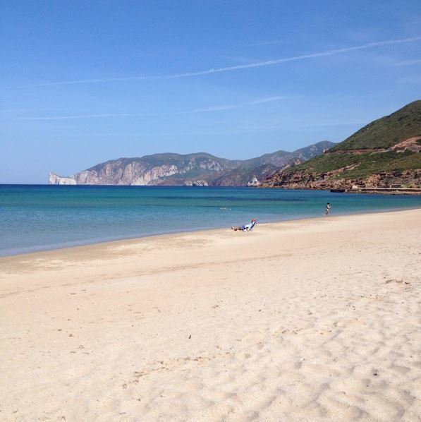 Bambino rischia di annegare nel mare di Gonnesa: grande spavento per la famiglia, poi viene salvato