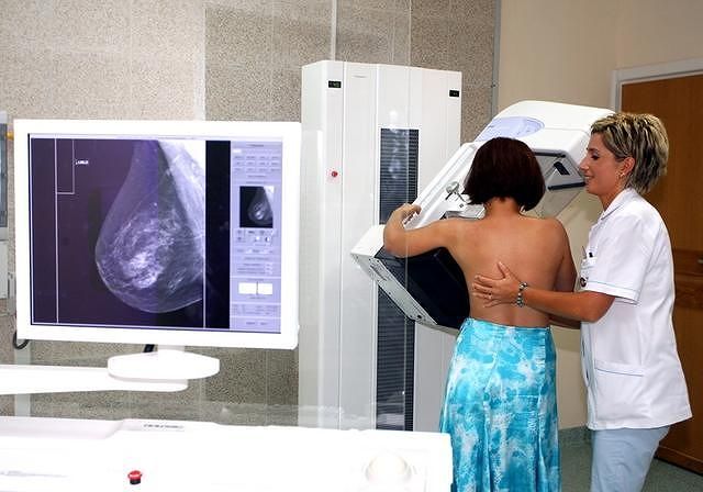 “Ecografie e mammografie ancora bloccate a Cagliari dopo 3 mesi, obbligata a rivolgermi ai privati”
