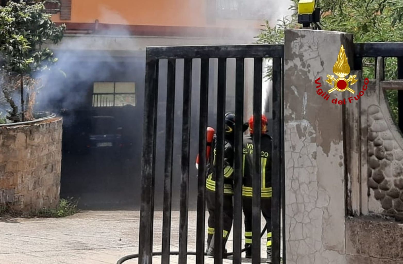 Rogo a Villamassargia, friggitrice fa esplodere una bombola: intossicata una donna