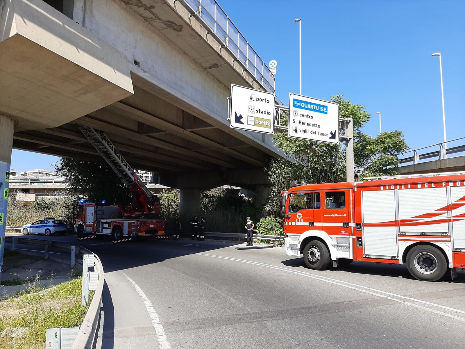 Cagliari, pioggia di calcinacci: bretelle dell’Asse Mediano sbarrate in viale Marconi