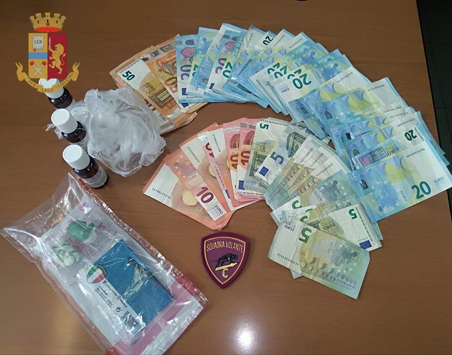 Sorprese in auto con cocaina e metadone: tre persone in arresto a Cagliari