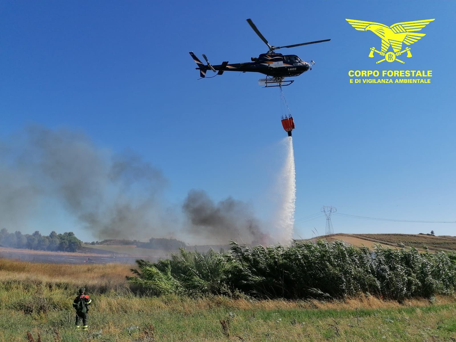 Sardegna, domenica con 21 incendi: fiamme alte da Serrenti a San Sperate, intervengono anche i mezzi aerei
