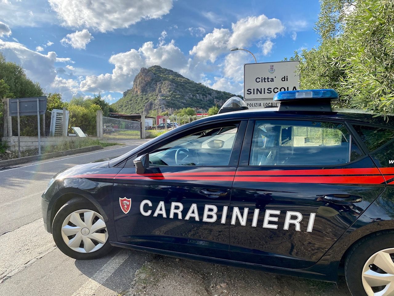 Furto tra i banchi della chiesa a Siniscola: denunciati sei giovani, due sono minorenni
