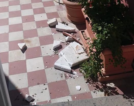 Cagliari, vandali scatenati al Bastione: pezzi di marmo lanciati sulle case, residenti terrorizzati