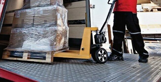 “Lavoro nero e paghe indegne: sfruttati e sottopagati 2 mila corrieri in Sardegna”