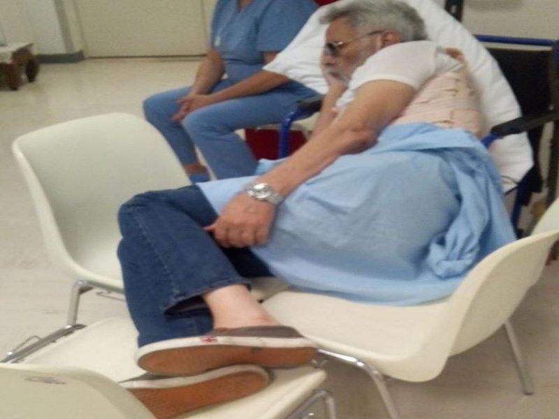 “Mio padre di 72 anni abbandonato per cinque ore e mezzo all’ospedale di Nuoro”