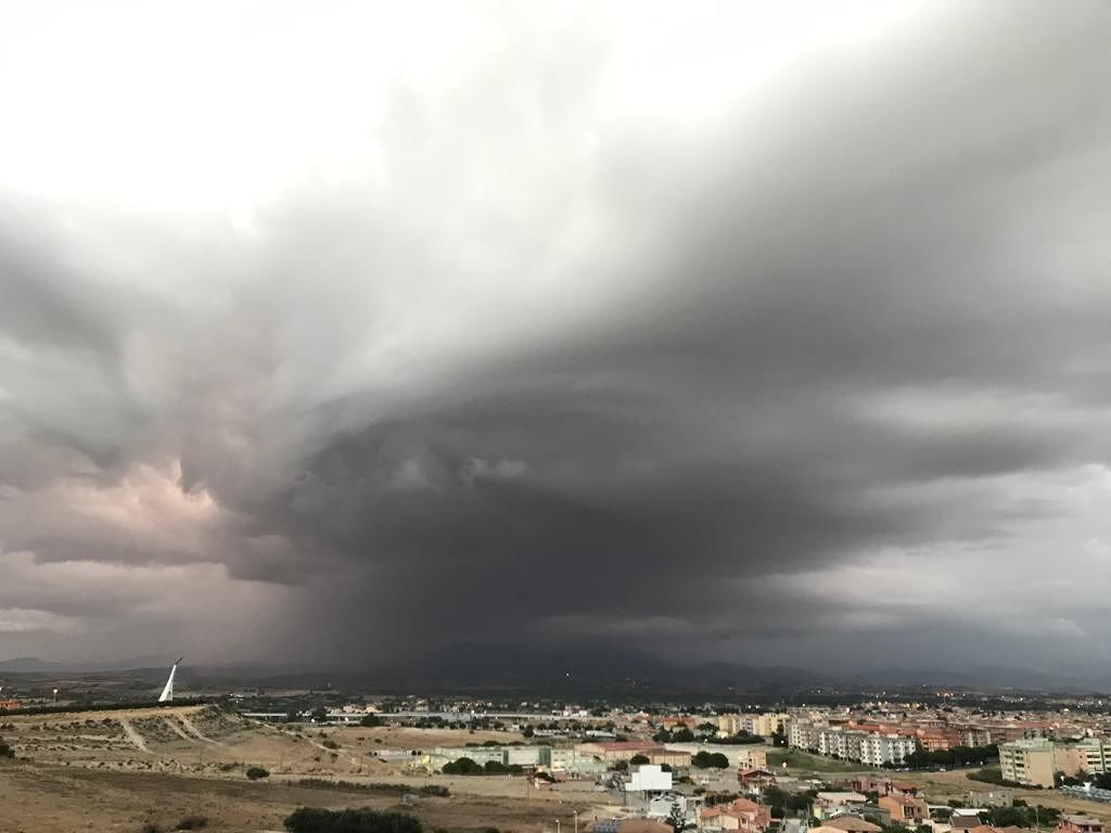 Temporale sul settore orientale dell’area metropolitana, ecco i nuvoloni in avvicinamento su Cagliari