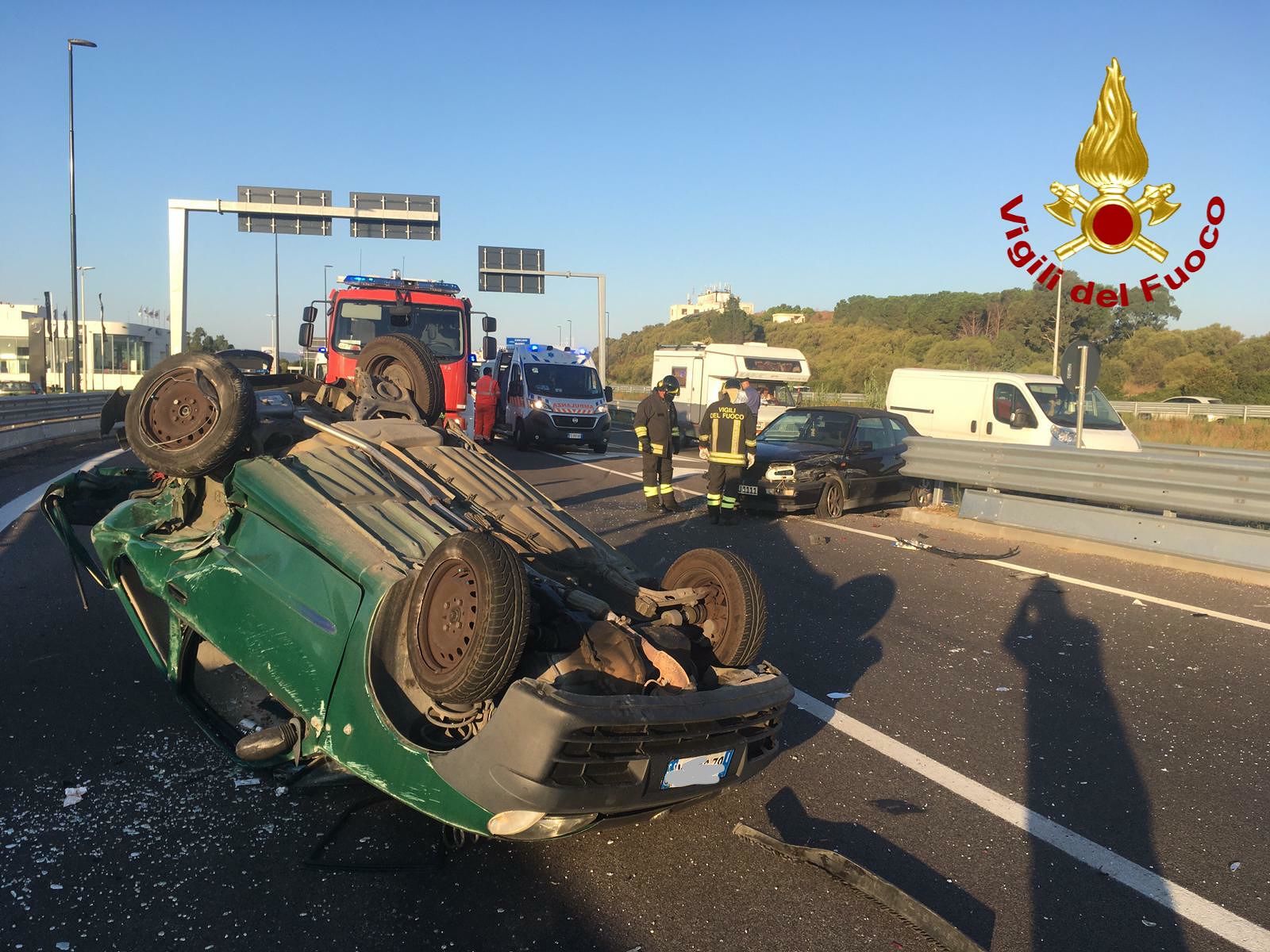Incidente alle porte di Olbia, auto si ribalta: due donne in ospedale