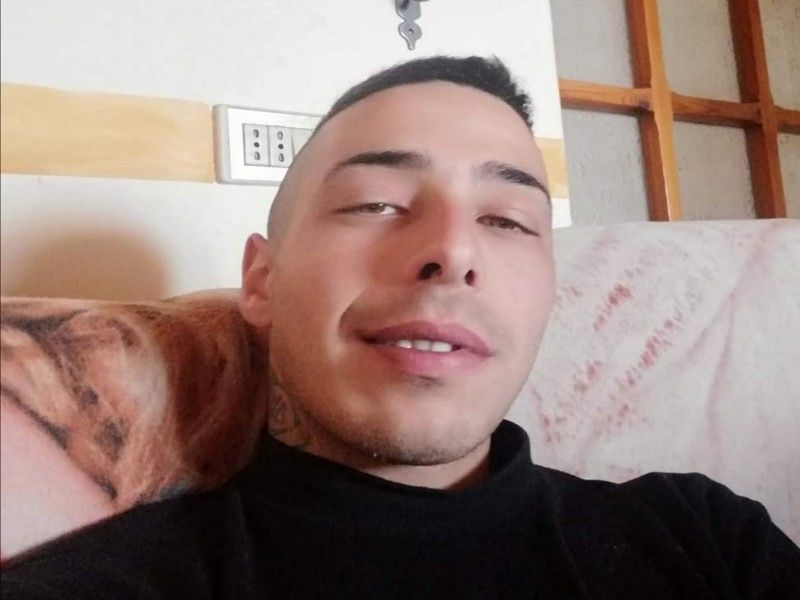 Si ribalta con l’auto sulla Ss 131 e muore, Sestu in lacrime per Andrea Efisio Piras