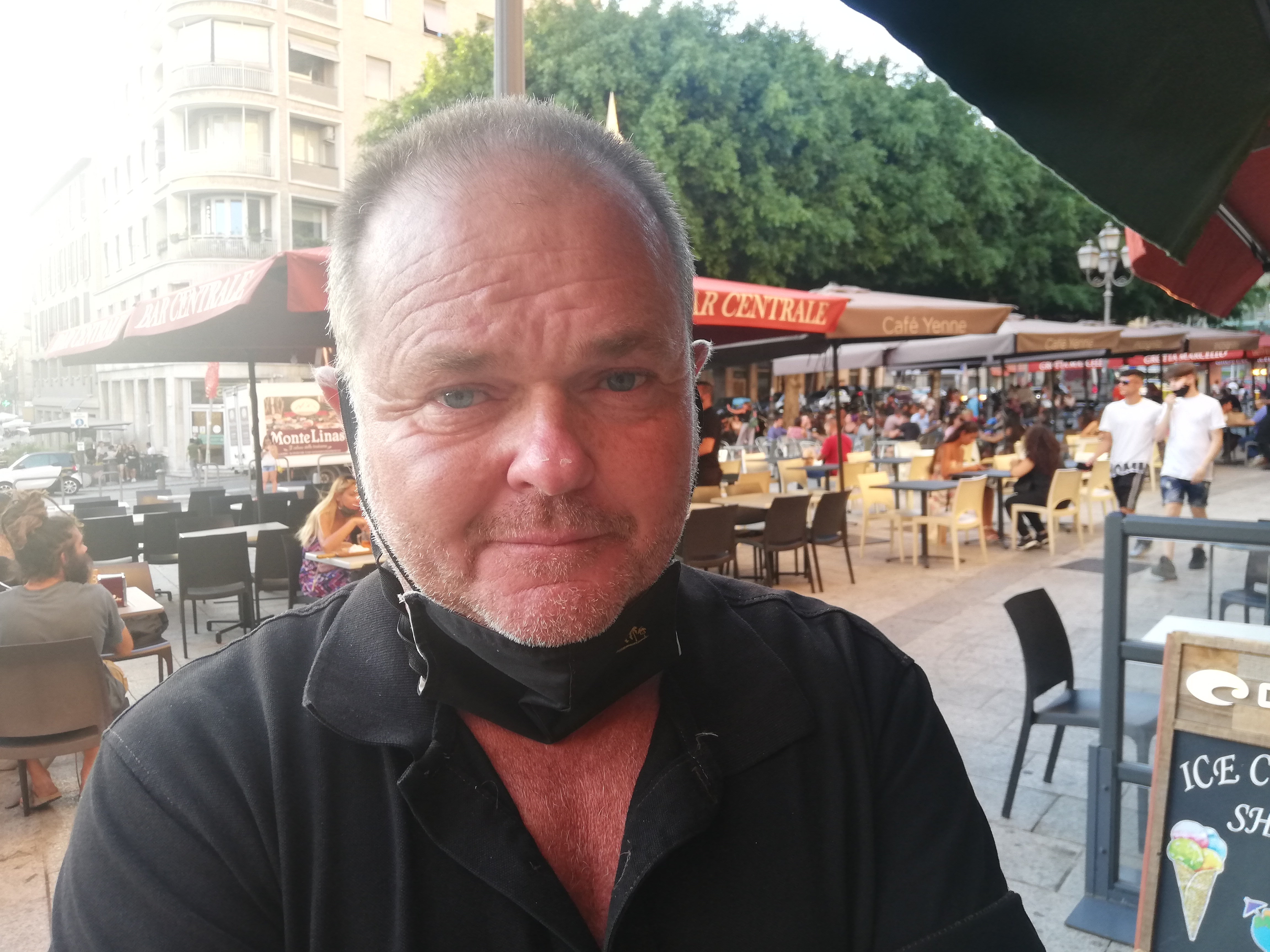Cagliari, “poche mascherine in piazza Yenne: più controlli di polizia e carabinieri come ai tempi del lockdown”