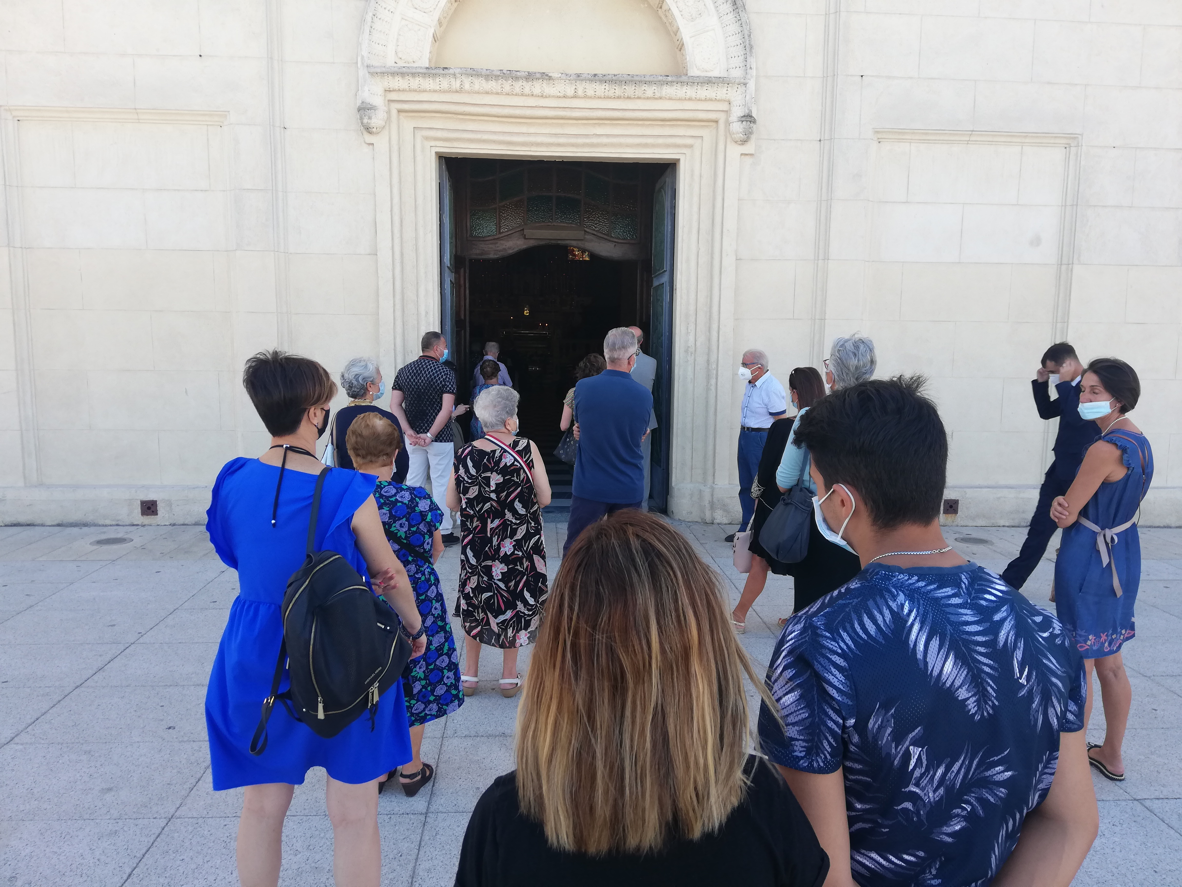 Quartucciu, chiesa piena e lacrime per l’ultimo saluto a Giuseppina e Antonio