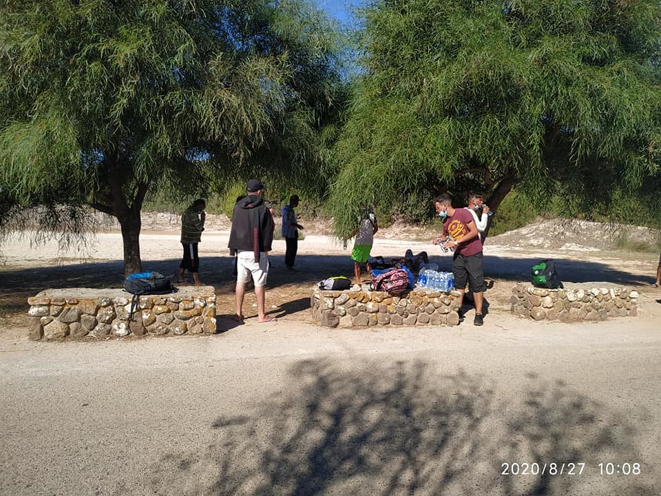 Riprendono gli sbarchi di migranti, 12 stranieri arrivano nella spiaggia di Cala Sapone