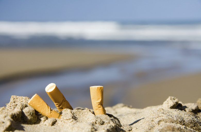 Oristano dichiara guerra totale al fumo, sigarette vietate anche nelle pinete