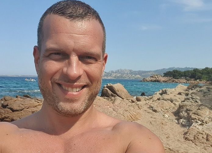 Covid, deputato M5S positivo: “La Costa Smeralda ha lasciato il segno anche a me”