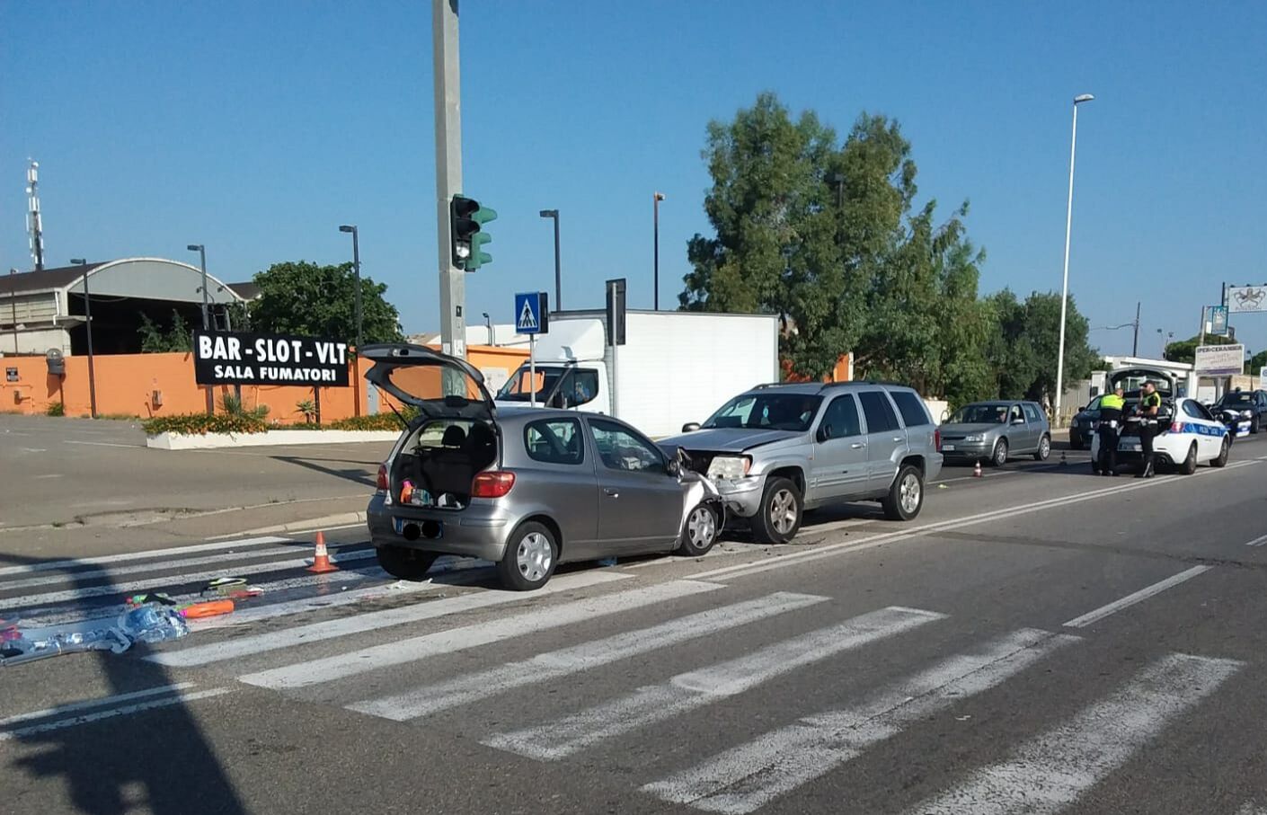Cagliari, invade la corsia opposta e si scontra frontalmente: grave una donna di 48 anni