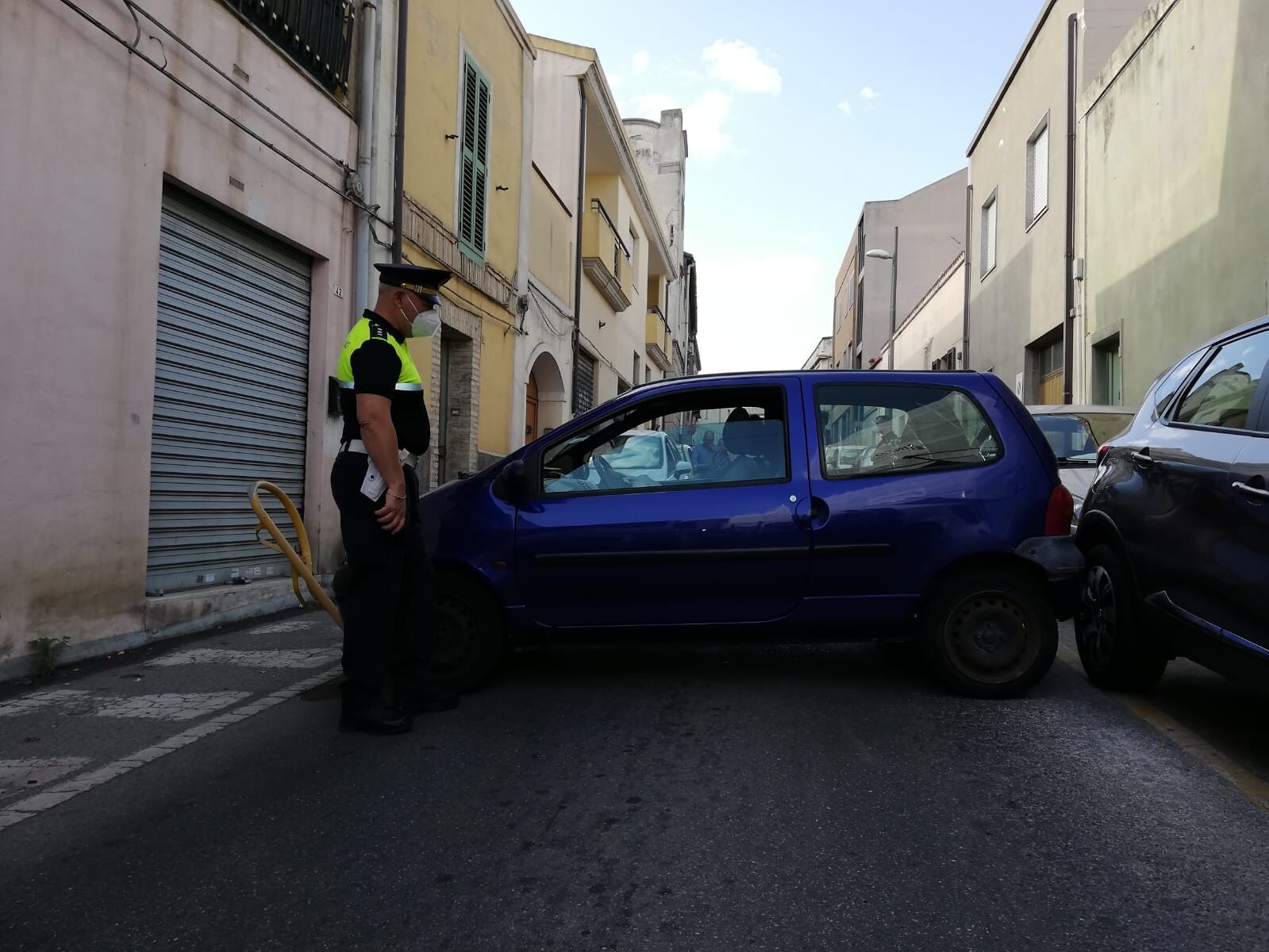 Pirri, colpisce un dissuasore in via Riva Villasanta: 85enne rifiuta le cure in ospedale