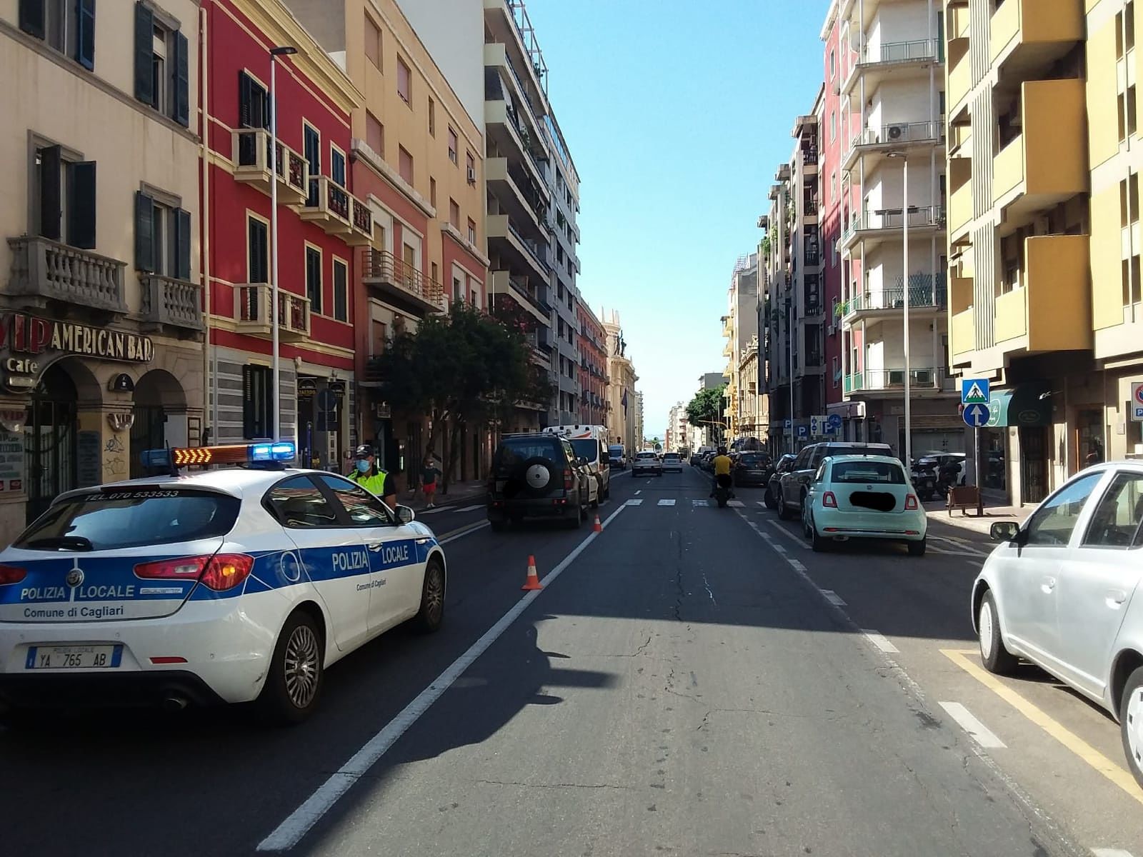 Cagliari, tamponamento in via Sonnino: ferita una donna, traffico in tilt