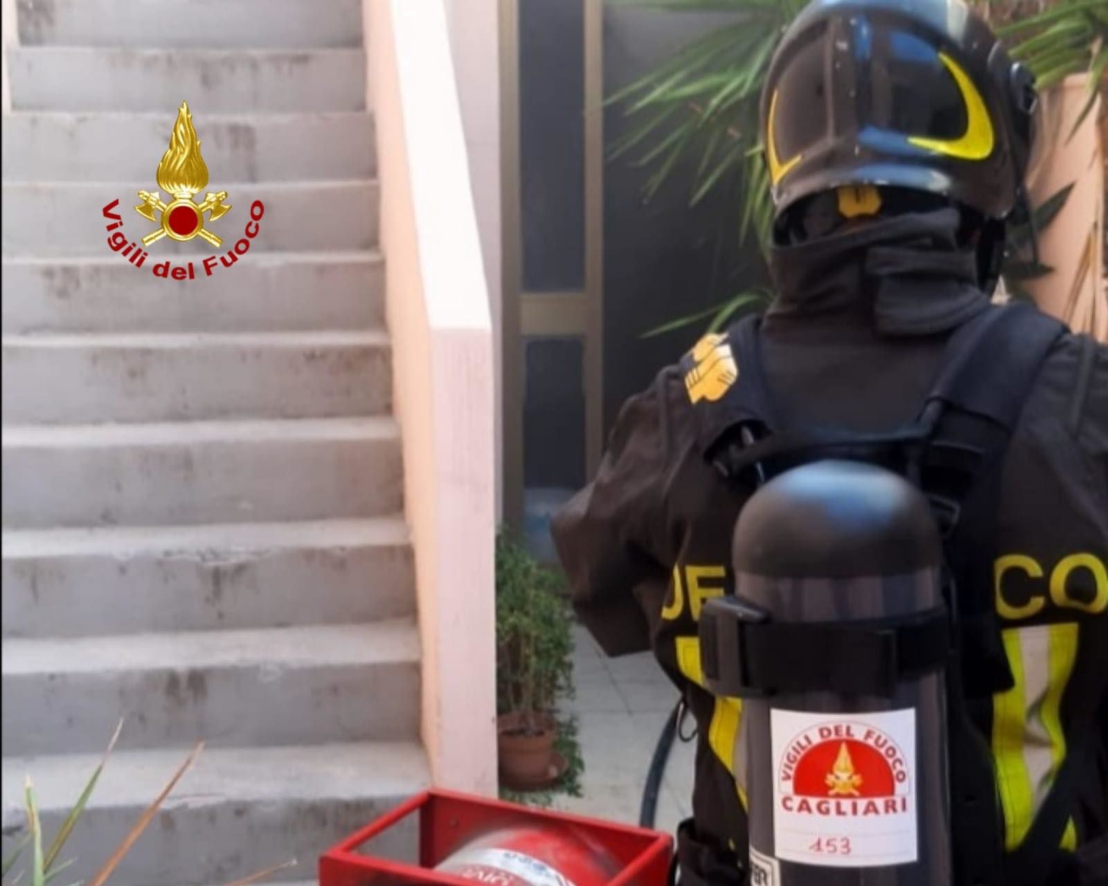 Pirri, fiamme in un appartamento: sul posto i vigili del fuoco