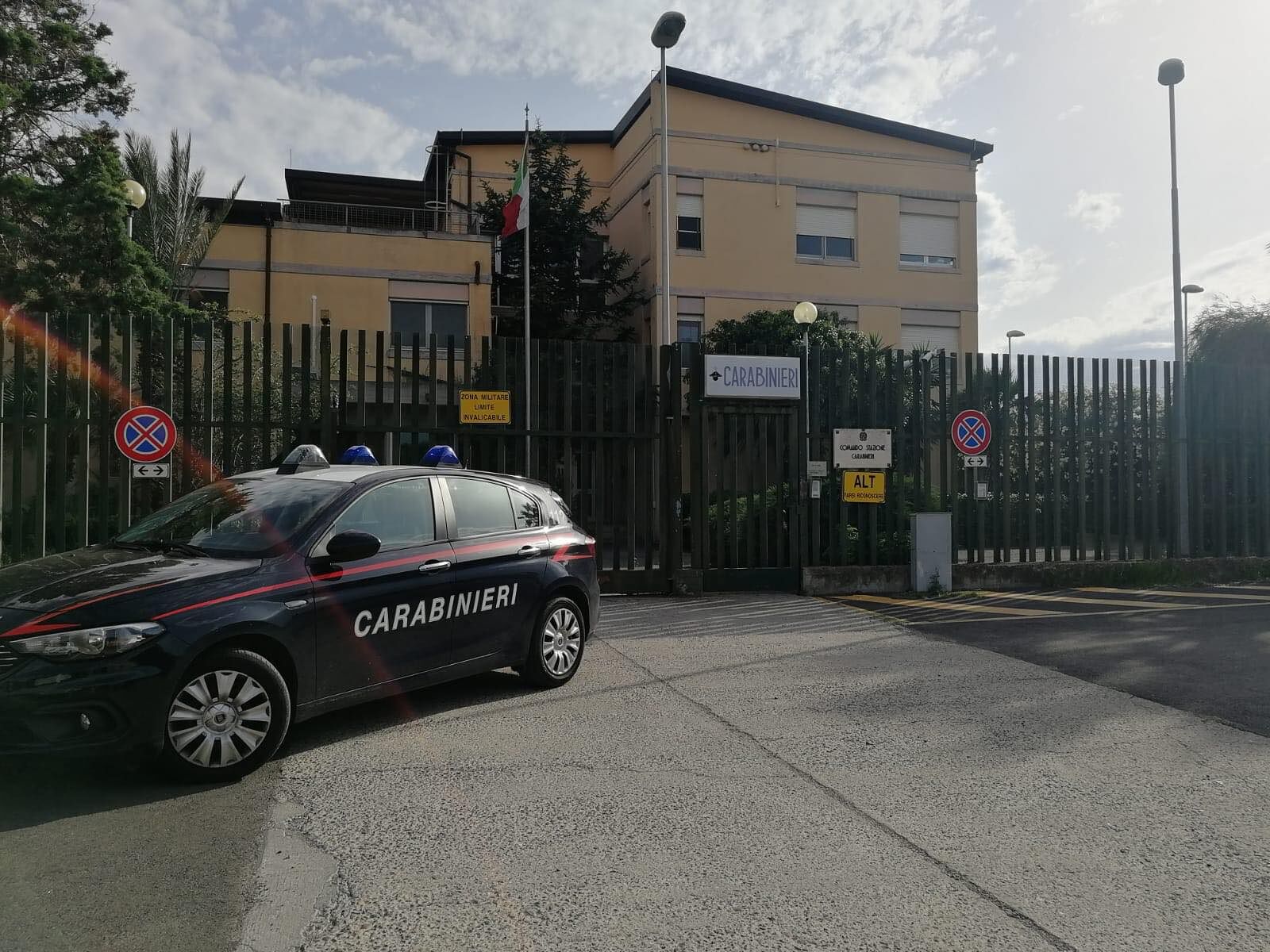 Monserrato, sorpreso mentre ruba dalla gettoniera di un distributore automatico: arrestato