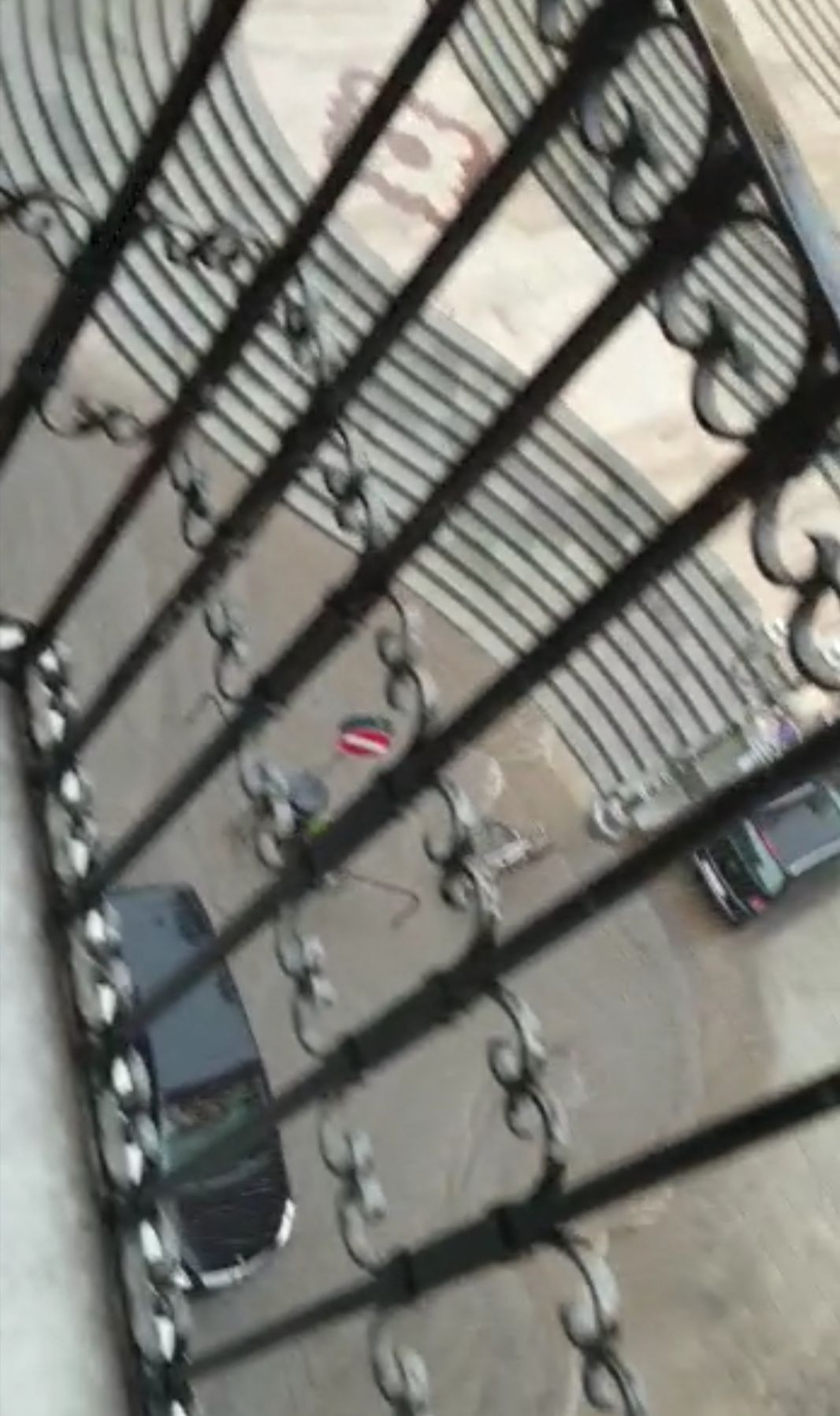 Forte maltempo su Cagliari, in via Azuni l’acqua invade auto e palazzi: IL VIDEO