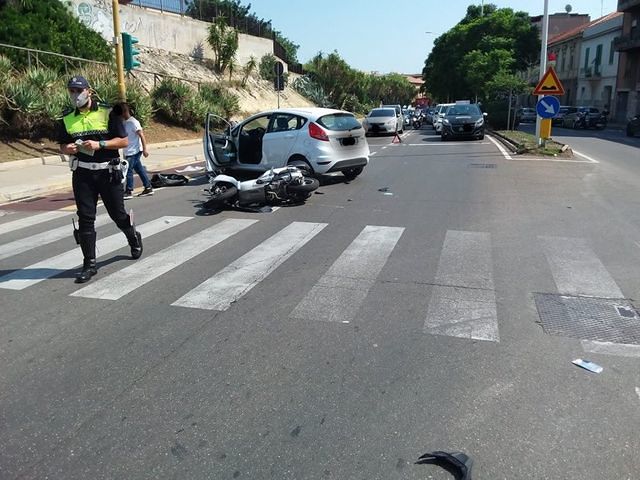 Cagliari, in via Liguria folle inversione di marcia di un 21enne: un 17enne cagliaritano finisce in ospedale